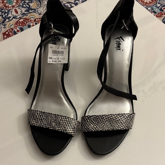 FIONI Clothing Black and Silver Heels - Picture 2 of 2